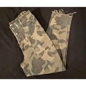 Hollister Women’s Ultra High Rise Camo Pants Size L Button Fly